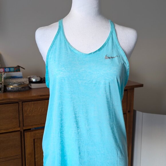 Set of 2 Workout Tops Altheta and Nike - Picture 12 of 13